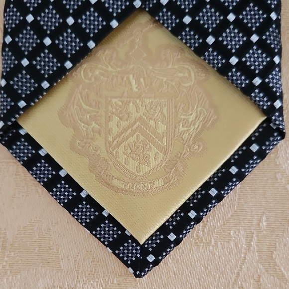 TRUMP Elegant Black and Blue Patterned Tie - Picture 5 of 7